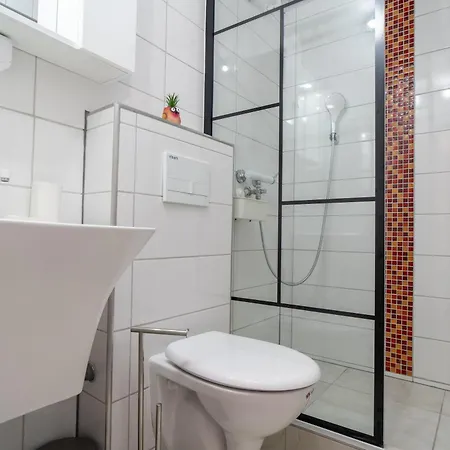 Seaches Douăzeci şi Trei August